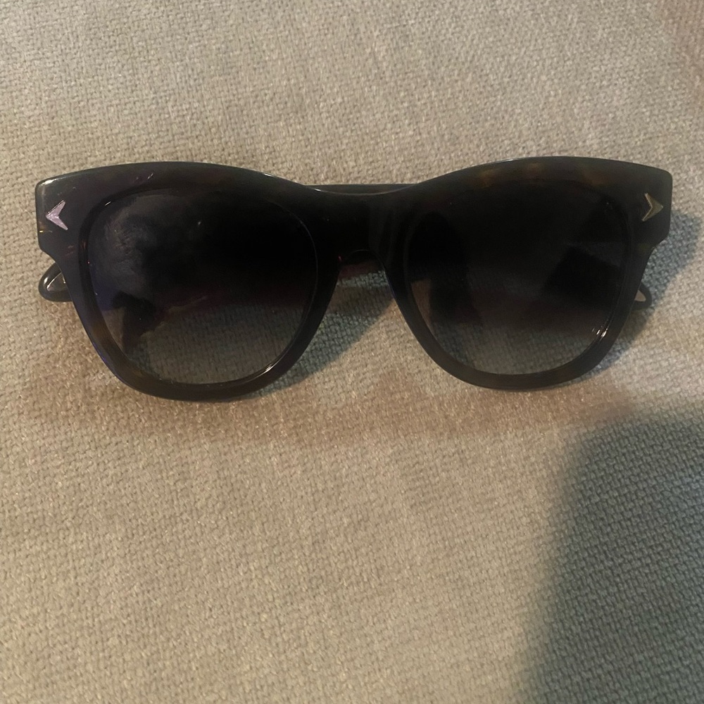 Givenchy Sunglasses GV 7010/S 08690 🔥🔥🔥🔥🔥 - Picture 11 of 12